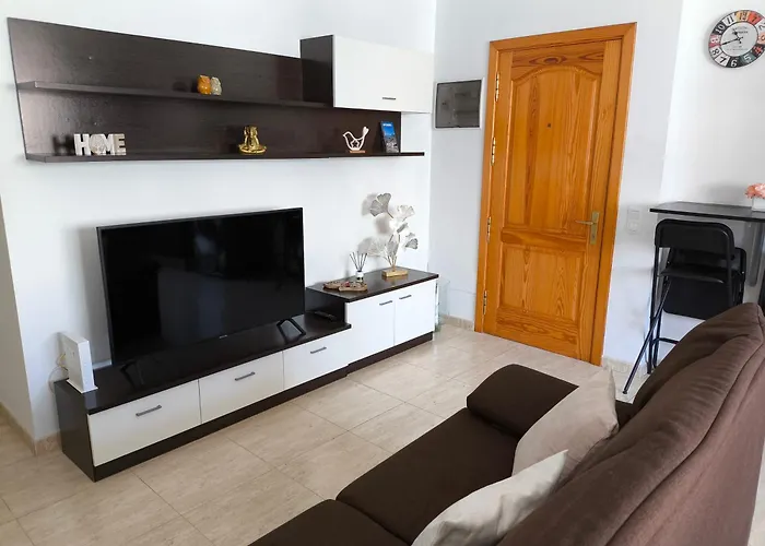 Ar Home - Apartamento De 3 Dormitorios Con Ascensor En Las Huesas, Telde